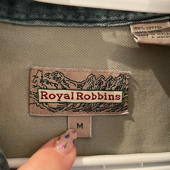 Casual short sleeved button down shirt - Picture 2 of 5